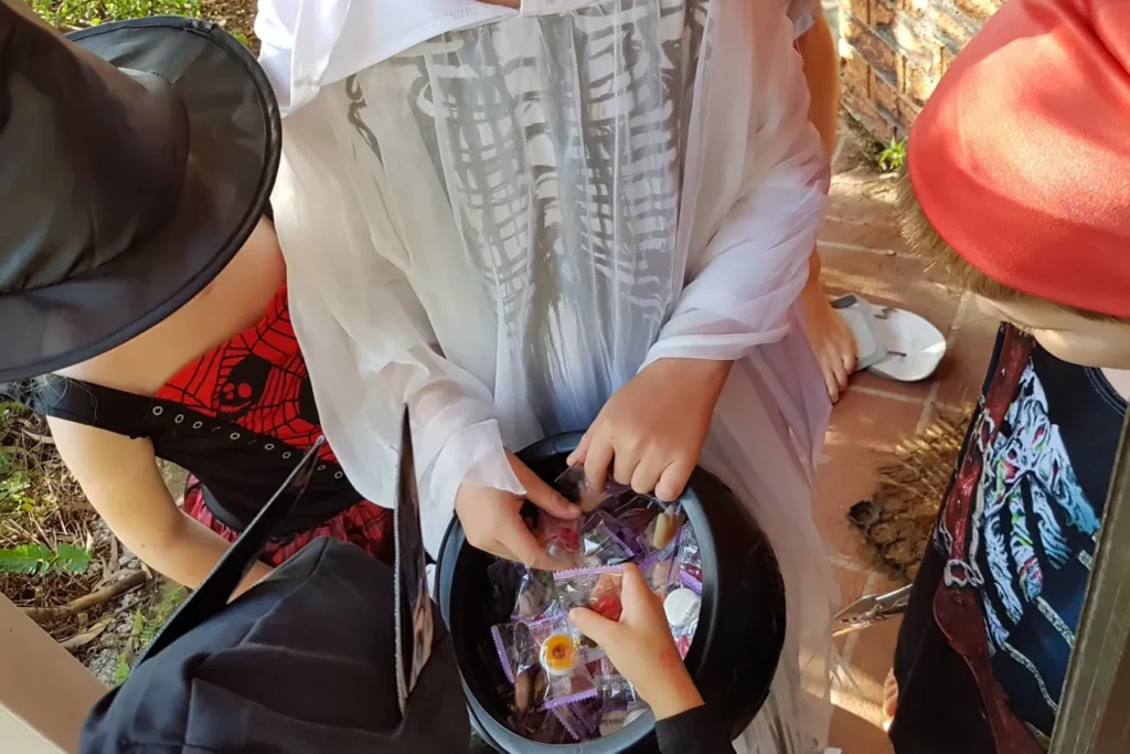 日本でハロウィンのお菓子をもらいに行く現実的な場所